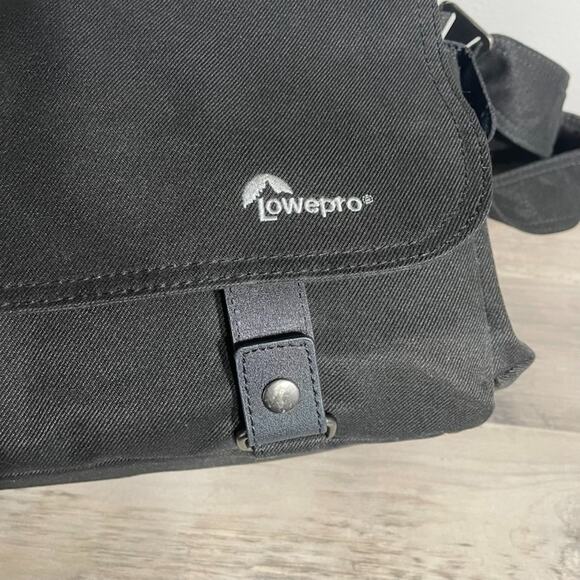 Lowepro LP36616 Urban Reporter 150 Camera Video Messenger Bag - Black - pockets - Picture 3 of 16